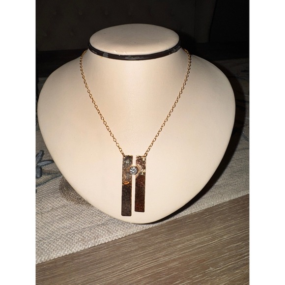 14K Gold Hammered Bar Pendant Necklace with Cubic Zirconia Stone - Picture 5 of 10